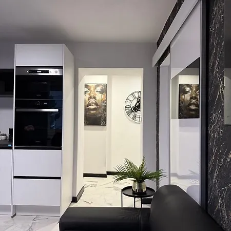 Appartement Leon, Town Centre With Private Garage! Banská Bystrica