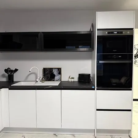 Appartement Leon, Town Centre With Private Garage! *