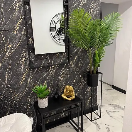Leon, Town Centre With Private Garage! Appartement Banská Bystrica