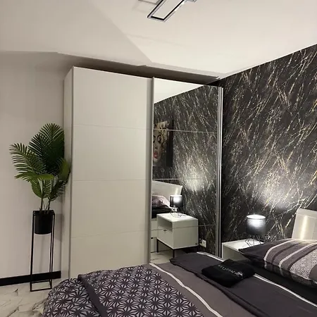 Appartement Leon, Town Centre With Private Garage!